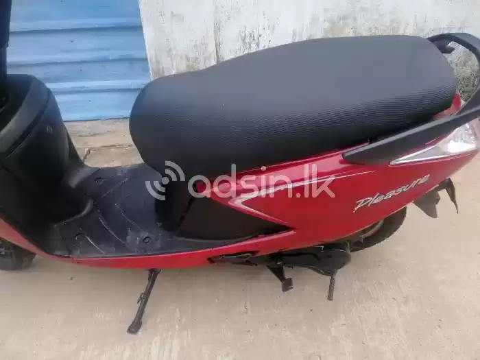 Hero Pleasure 2015 (Used)