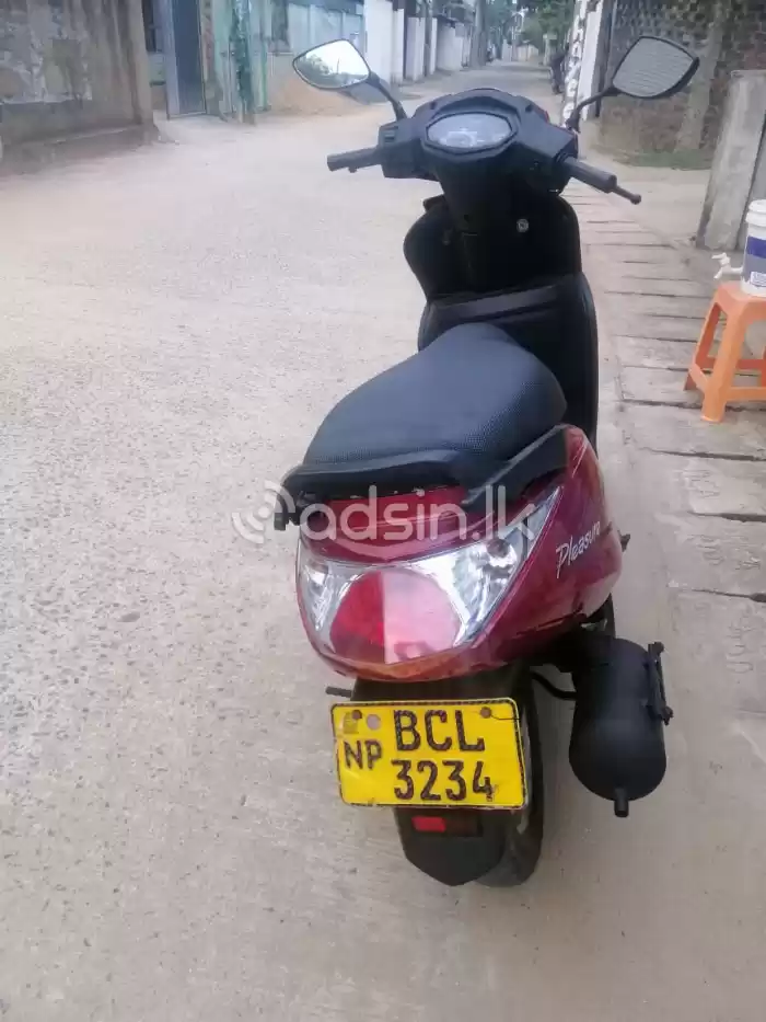 Hero Pleasure 2015 (Used)