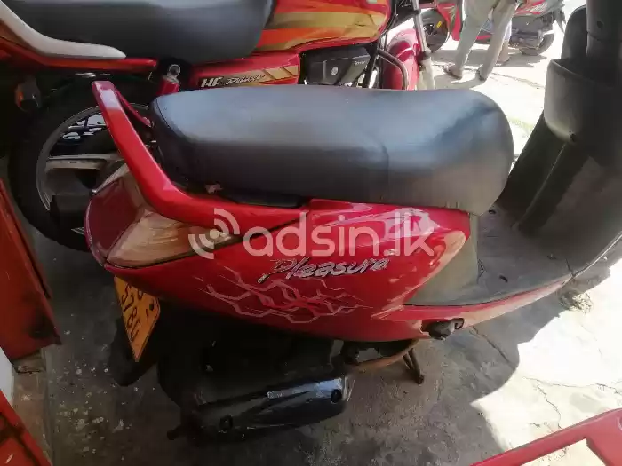 Hero Pleasure 2010 (Used)