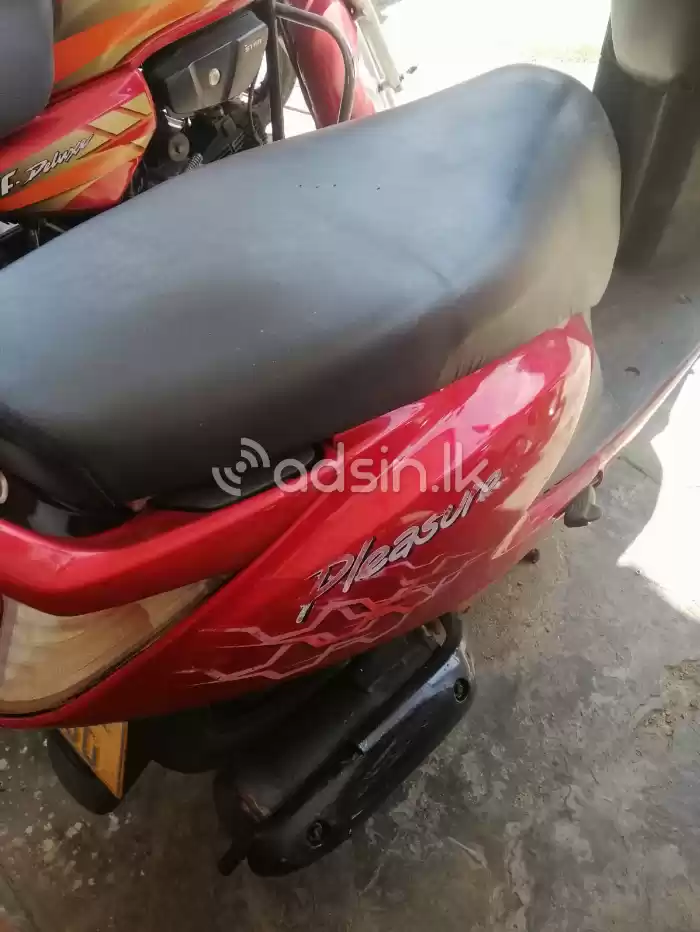 Hero Pleasure 2010 (Used)