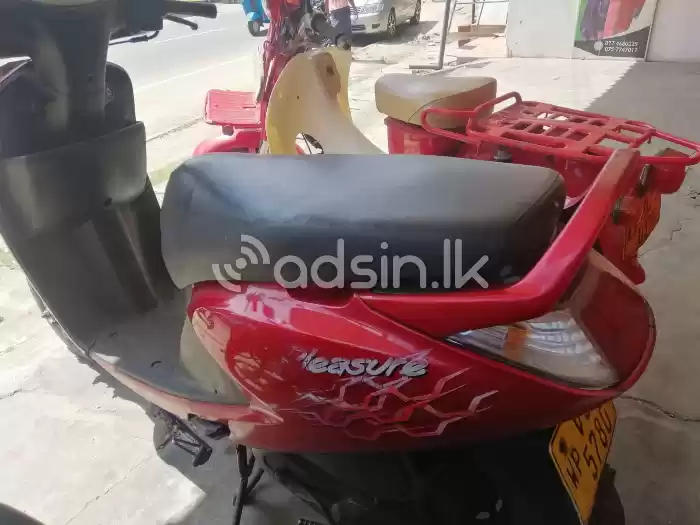 Hero Pleasure 2010 (Used)